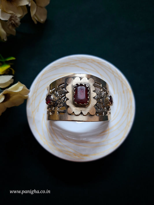 Naqsh-e-Gul (Surkh) - Vintage Afghan Bangle