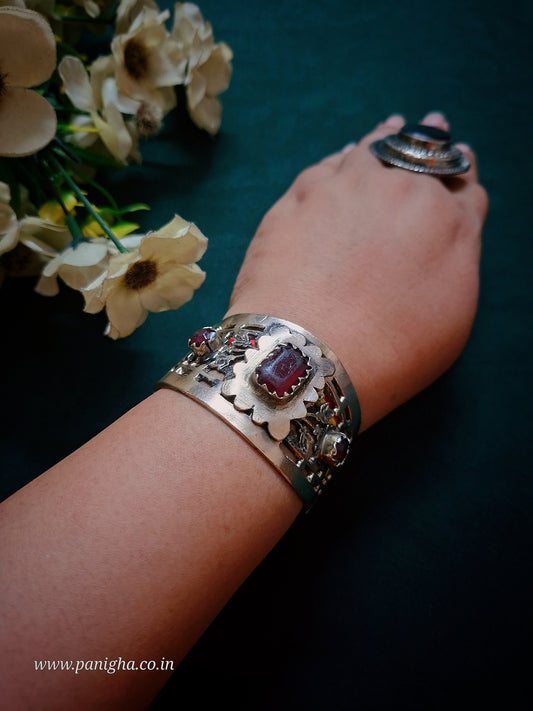 Naqsh-e-Gul (Surkh) - Vintage Afghan Bangle