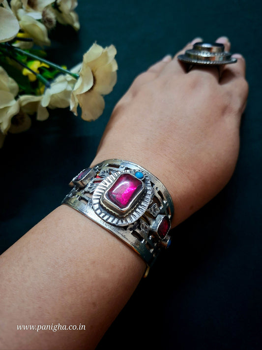 Naqsh-e-Gul — Gulabi-Neel — Vintage Afghan Bangle
