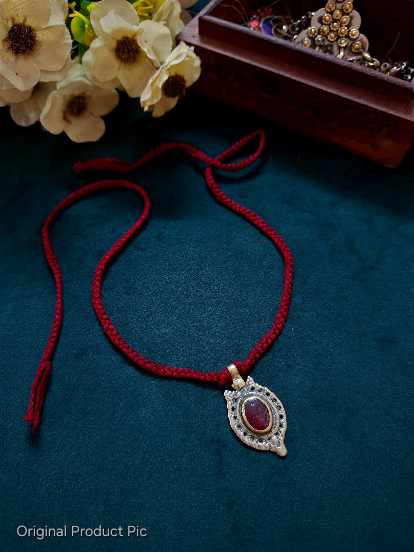 Surkh Zarra Choker