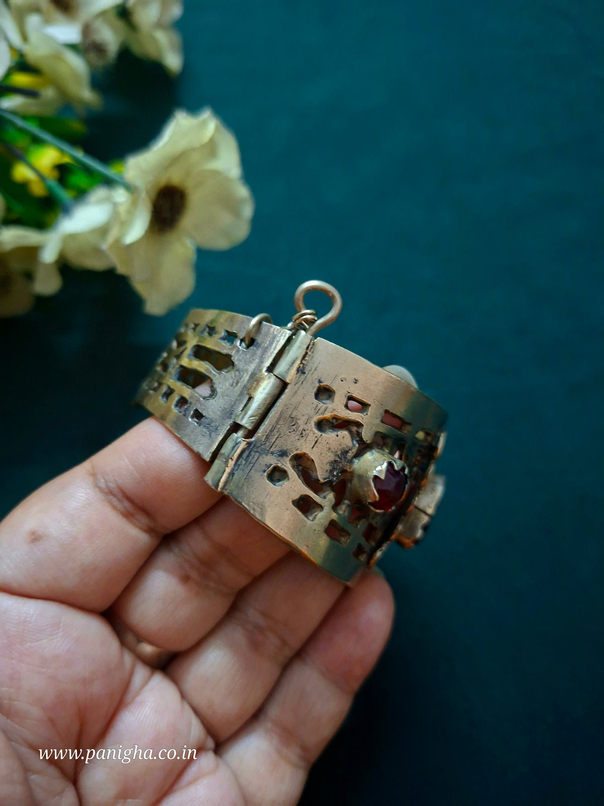 Naqsh-e-Gul (Surkh) - Vintage Afghan Bangle
